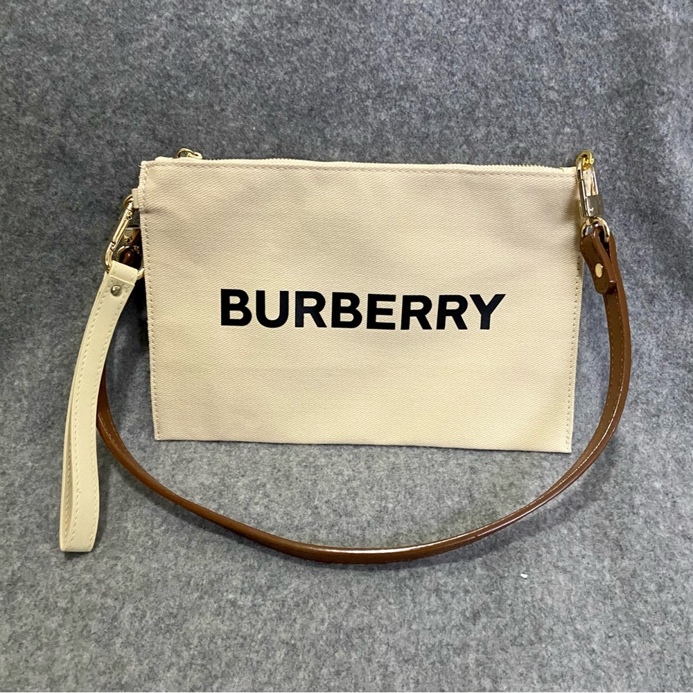 🆕 Burberry Cosmetic Pouch Converted Shoulder Bag with Wristlet Beige